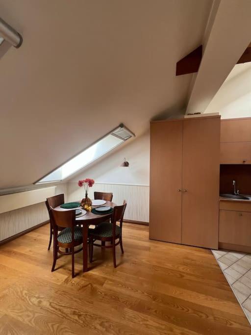 Old Town Apartment With Free Parking Vilnius Extérieur photo